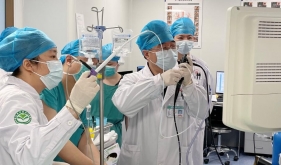 桂医附院呼吸科支气管镜下肿物切除术为患者打通生命通道