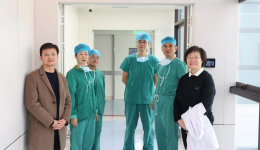 桂林医学院附属口腔医院在我院东城医美手术室完成首例手术