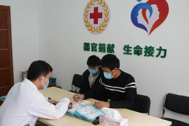 他走了，年仅17岁，却把爱洒满了人间……