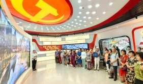 离退休党总支组织离退休党员参观桂林市两新组织党群服务中心