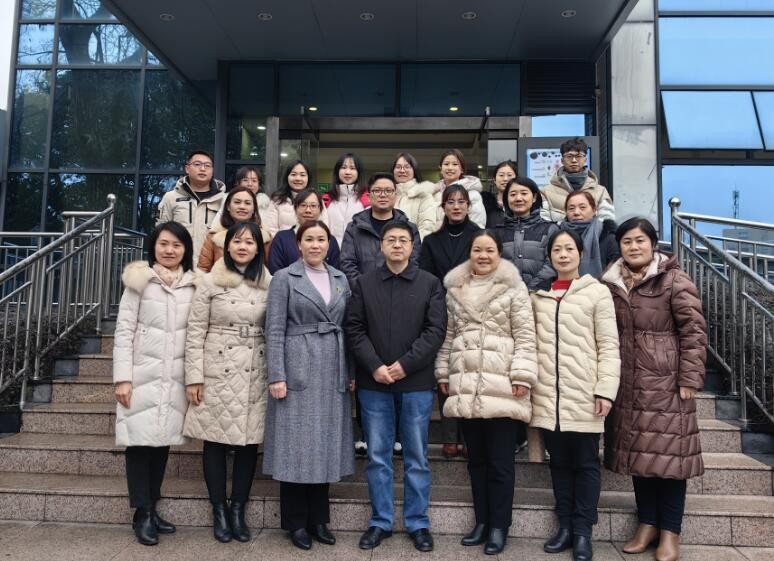 桂林医学院首届护理硕士研究生开启临床实践“第一课”