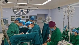 男子突发致命主动脉夹层，桂林医科大学第一附属医院专家团队深夜紧急手术“拆弹”
