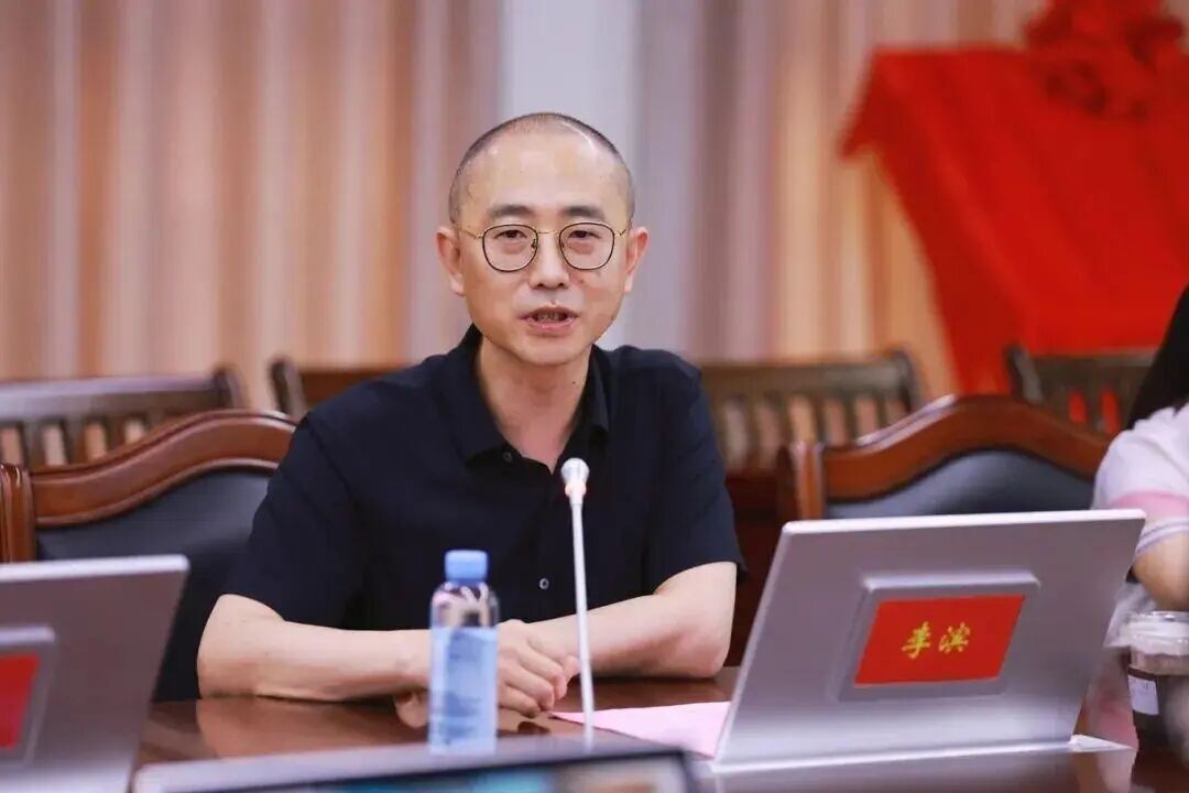 “做医生，首先要学会做人”——勤廉榜样李滨教授的立身与立业